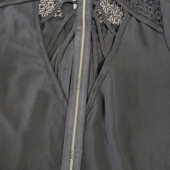 Women's top size Small silky black blouse open detail - Picture 10 of 10